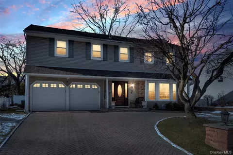 6 Marietta Dr, North Hempstead, NY 11590