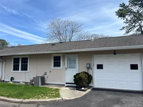 373 Woodbridge Dr #B, Ridge, NY 11961