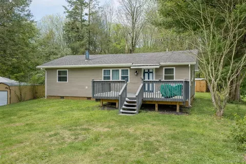 4 Ray Ln, Fallsburg, NY 12733