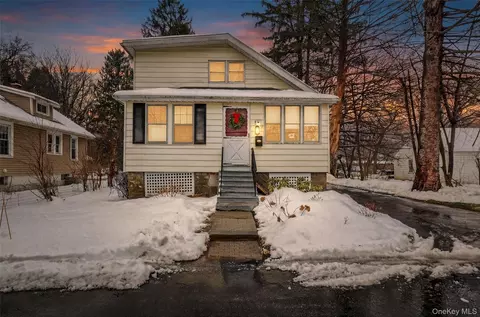 5 Miller Pl, Poughkeepsie, NY 12601