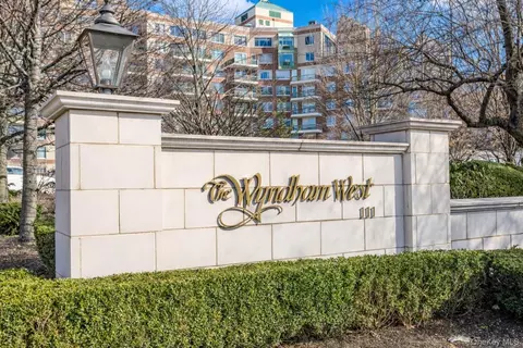 111 Cherry Valley Ave #M11, Garden City, NY 11530