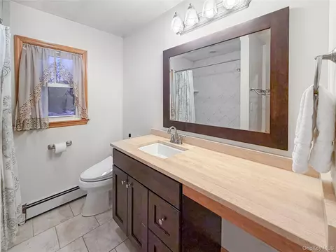 Bath - 25 E Mountain Rd S, Philipstown, NY 10516 photo 1 of 3