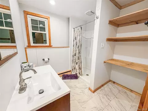 Bath - 25 E Mountain Rd S, Philipstown, NY 10516 photo 3 of 3