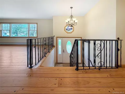 Entry Way - 25 E Mountain Rd S, Philipstown, NY 10516 photo 4 of 6