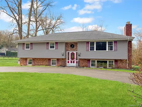 25 E Mountain Rd S, Philipstown, NY 10516