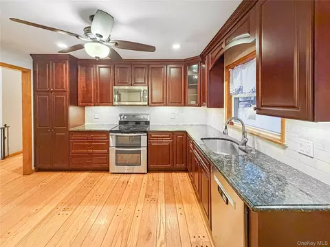 Kitchen - 25 E Mountain Rd S, Philipstown, NY 10516 photo 5 of 6