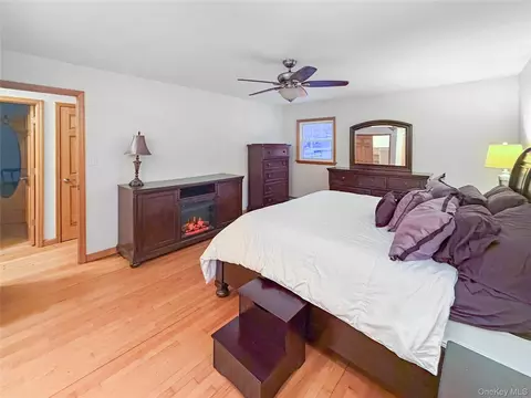 Bedroom - 25 E Mountain Rd S, Philipstown, NY 10516 photo 4 of 9