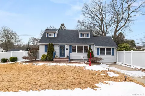 1 Birch Haven Ct, East Northport, NY 11731