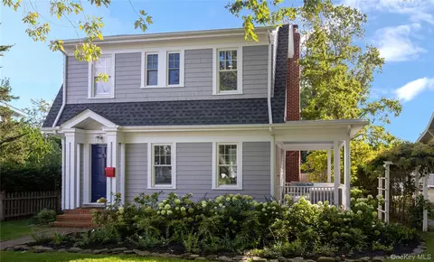 172 5th St, Greenport, NY 11944