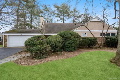 32 Arbor Rd, North Hempstead, NY 11577