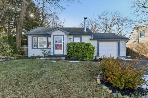 60 Green Ave, Patchogue, NY 11772