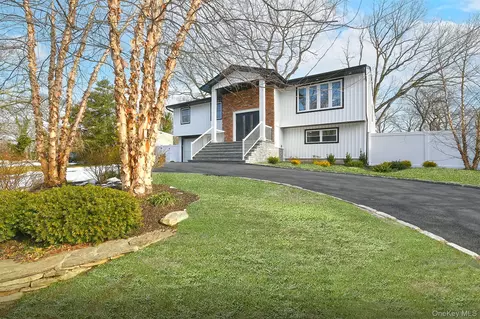 230 Townline Rd, Commack, NY 11725
