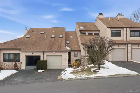 8 Hudson Watch Dr, Ossining, NY 10562