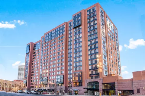 4 Martine Ave #1011, White Plains, NY 10606