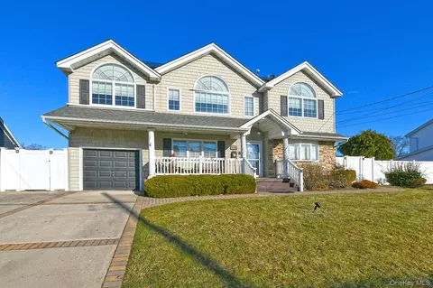 120 Brenner Ave, Bethpage, NY 11714