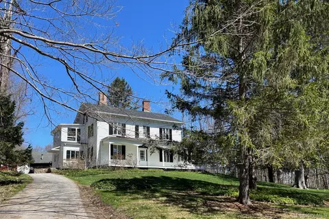 819 Van Wagner Rd, Poughkeepsie, NY 12601