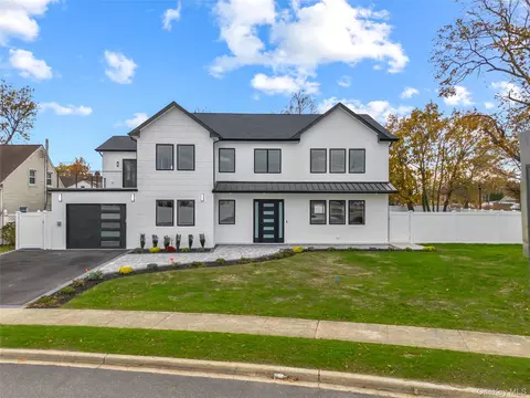 2 Orchid Rd, Levittown, NY 11756