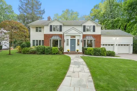 12 Chester Dr, North Hempstead, NY 11021
