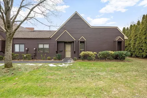 22 So Gate Cir, Massapequa, NY 11758