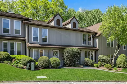 53 Villa Dr, Peekskill, NY 10566
