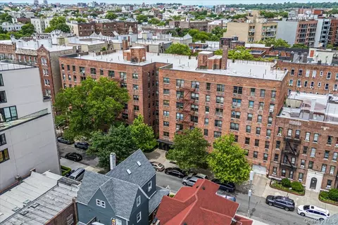 275 Webster Ave #4I, Brooklyn, NY 11230