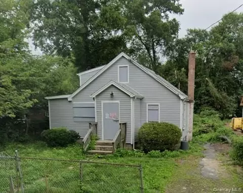 35 Adams Ln, Middle Island, NY 11953