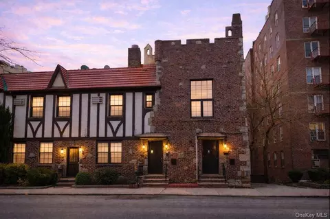 36-20 190th St, Flushing, NY 11358