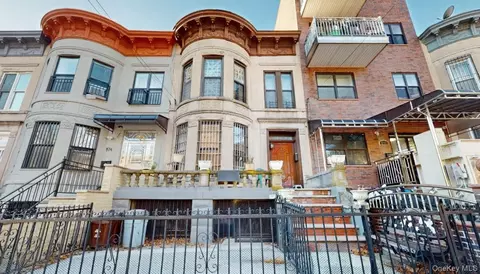 972 52nd St, Brooklyn, NY 11219