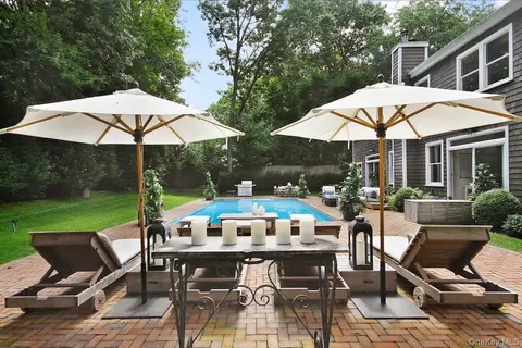 10 Bay View Rd N, Southampton, NY 11968