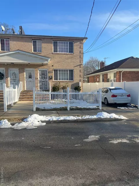 137-15 220th Pl, New York, NY 11413