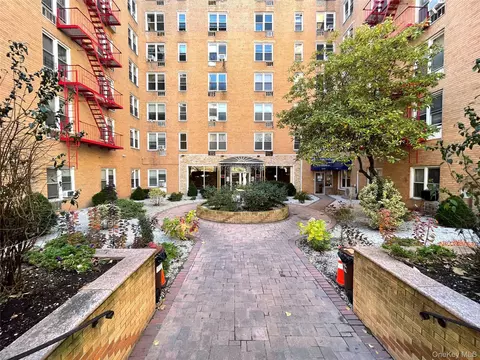 42-42 Colden St #B21, New York, NY 11355