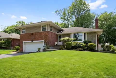 24 Cedar Rd, North Hempstead, NY 11590