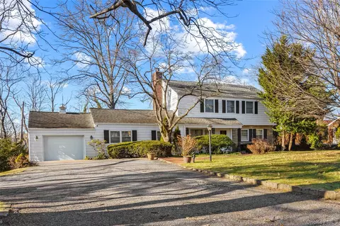 11 Searingtown Rd, North Hempstead, NY 11507