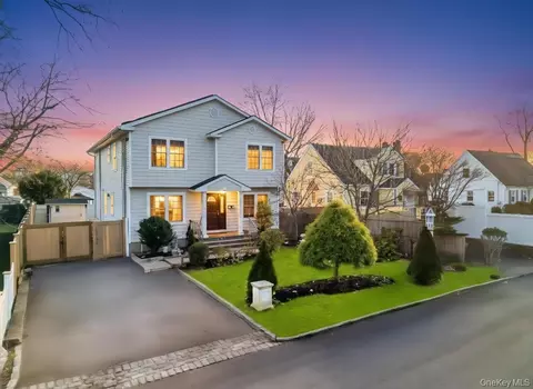 69 E 8th St, Huntington Station, NY 11746