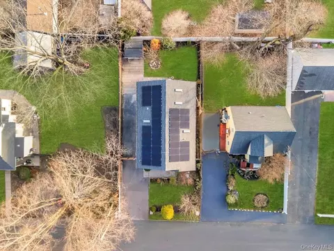 69 E 8th St, Huntington Station, NY 11746