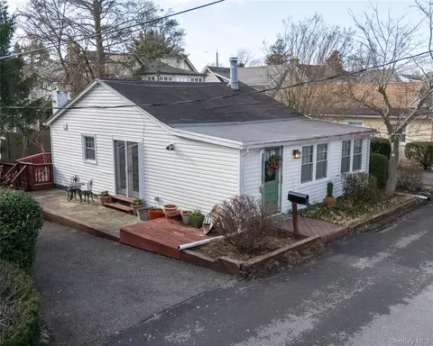 8 Ridgeland Ter, Rye, NY 10580