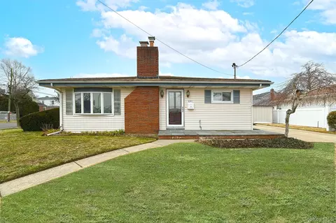 481 Leonard Blvd, North Hempstead, NY 11040