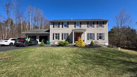50 Leo Ln, Beekman, NY 12570