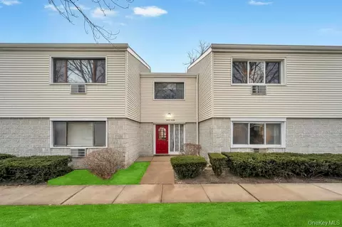 40 Richmond Blvd #3B, Ronkonkoma, NY 11779