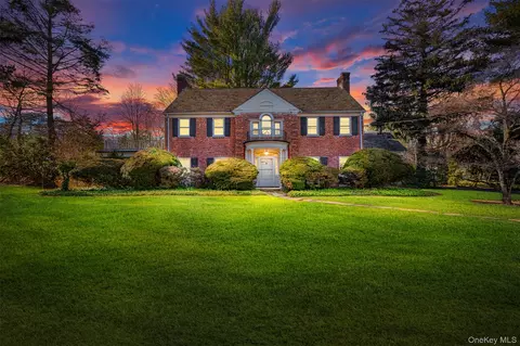 515 E Shore Rd, North Hempstead, NY 11024
