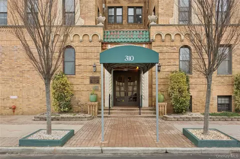 310 Riverside Blvd #1H, Long Beach, NY 11561