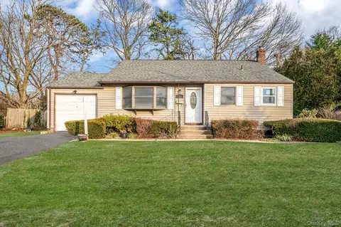 119 Foster Rd, Ronkonkoma, NY 11779