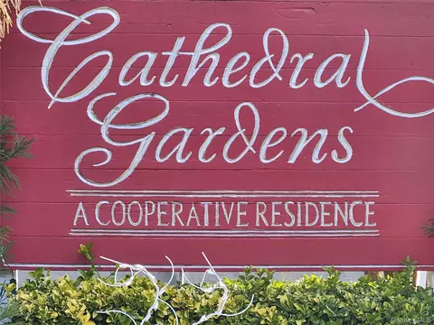 30 Cathedral Ave #6B, Hempstead, NY 11550