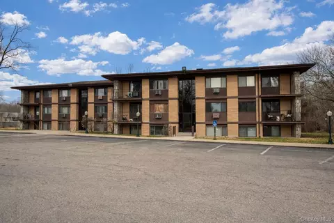 10 Oakwood Ter #88, New Windsor, NY 12553