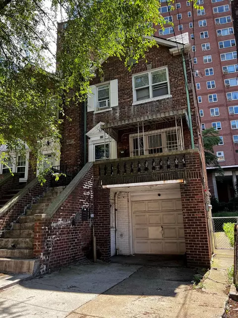 118 Van Cortlandt Ave W, New York, NY 10463