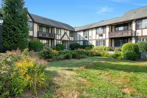 60 Foxwood Dr #2, Mount Pleasant, NY 10570