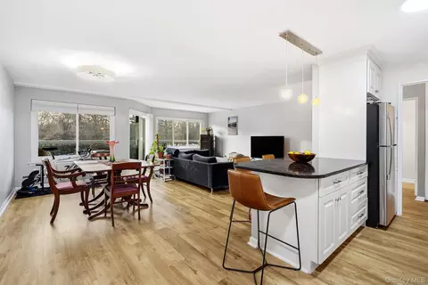 100 High Point Dr #306, Greenburgh, NY 10530