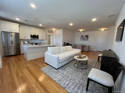 535 Marina Pointe Dr #535, East Rockaway, NY 11518