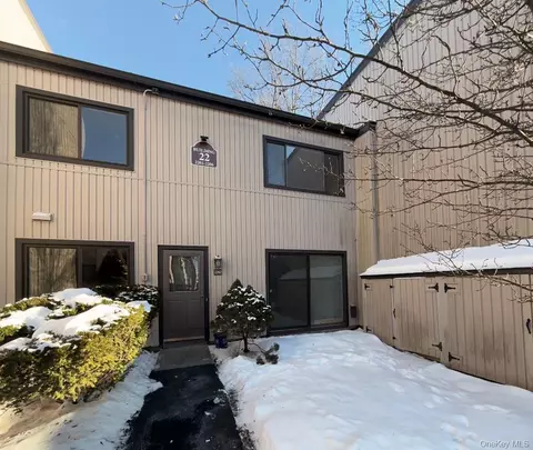 2202 Mulberry Ct, Poughkeepsie, NY 12603