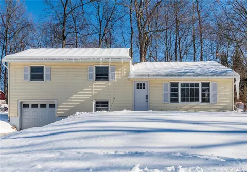 53 Westwood Dr, Newburgh, NY 12550